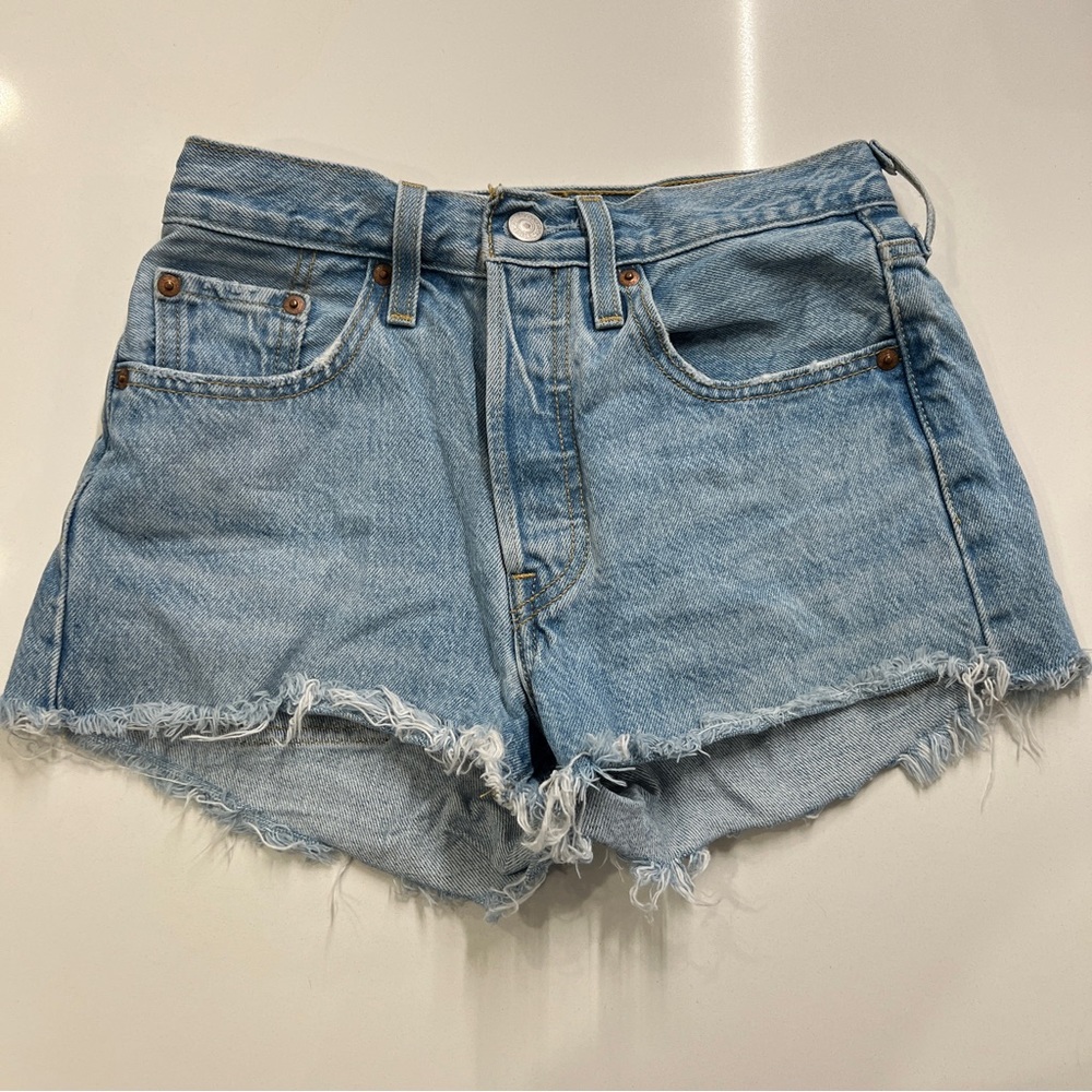 Levi Women’s 501 Denim Shorts sz 24